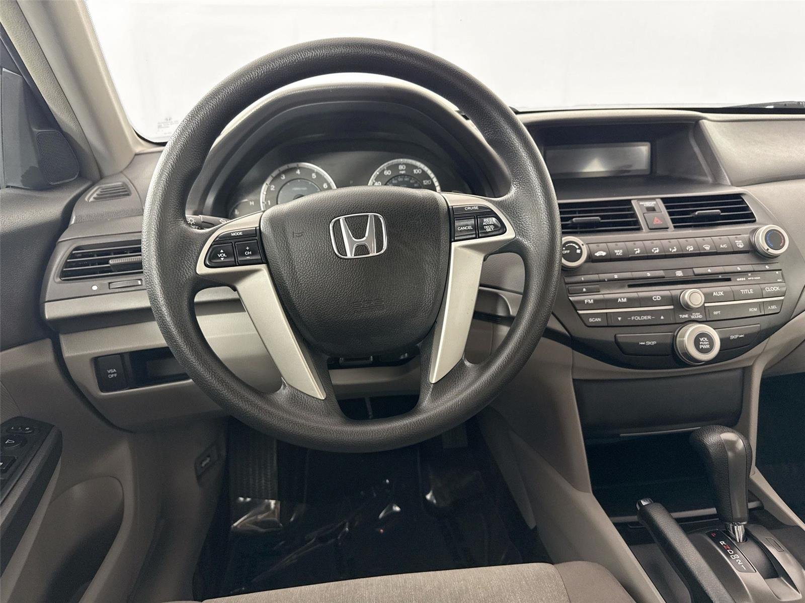 Used 2009 Alabaster Silver Metallic Honda LX image 26