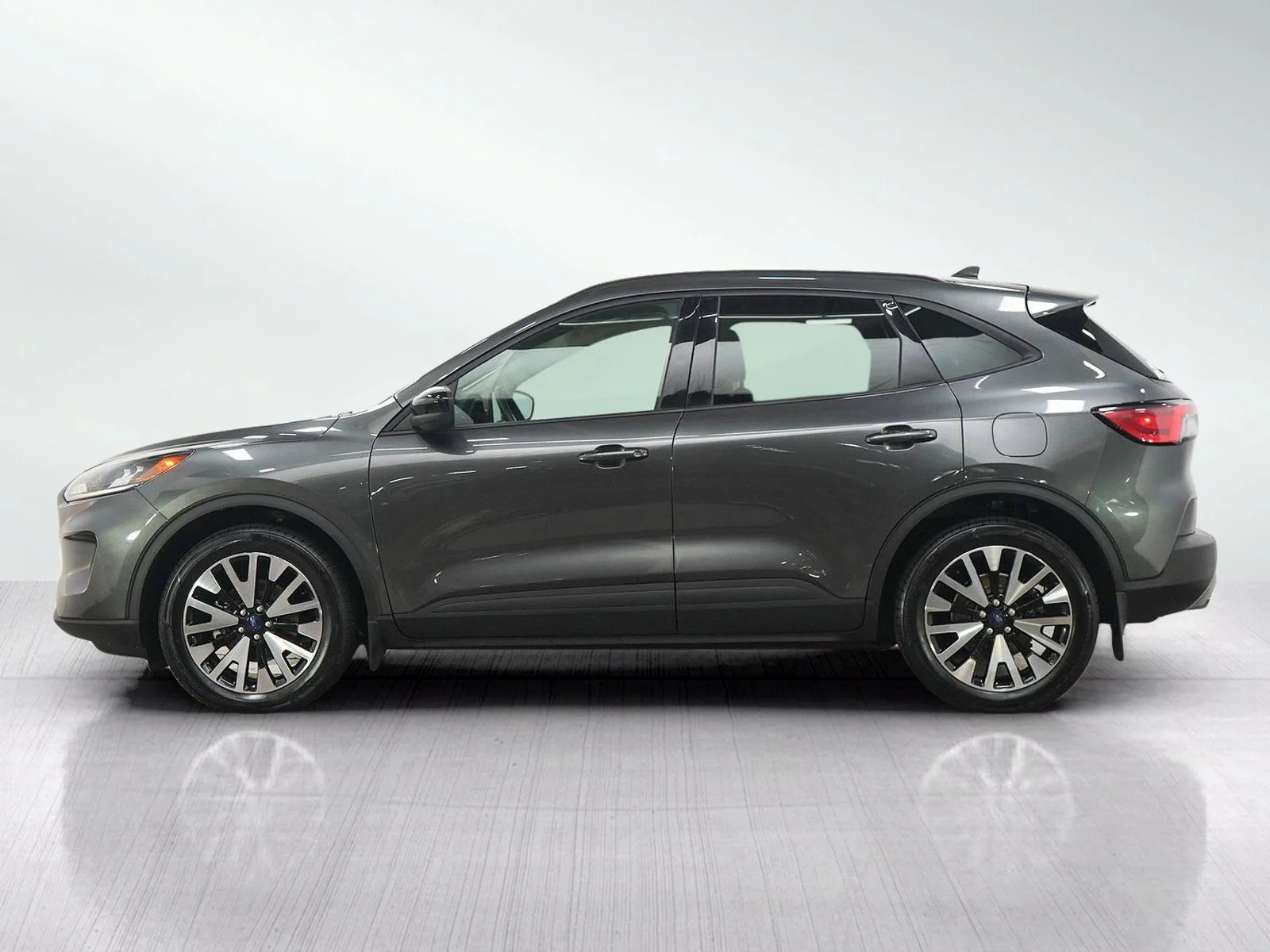Used 2020 Ford Escape SE with VIN 1FMCU9BZ1LUB49138 for sale in Minneapolis, Minnesota