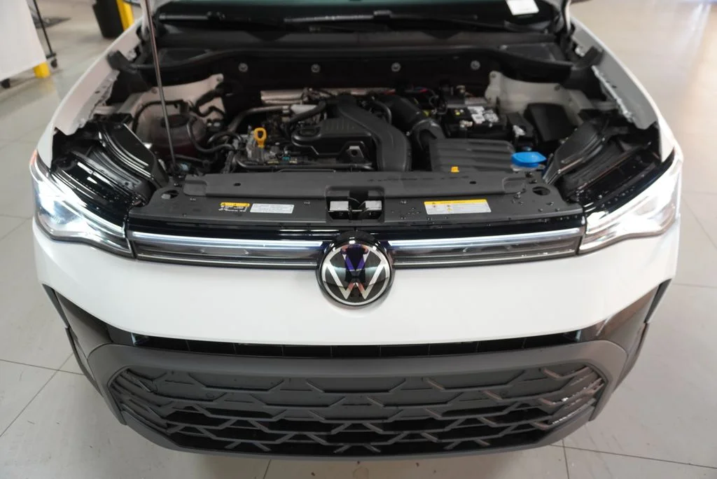 New 2027 Pure White w/Deep Black Roof Volkswagen 1.5T SE Black image 24