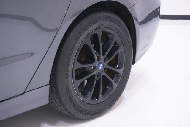 Used 2020 GREY Ford SE image 10