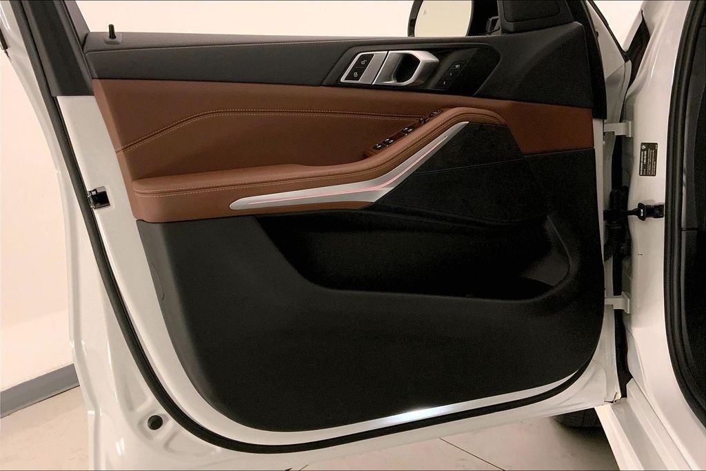Used 2022 Mineral White Metallic BMW  image 24