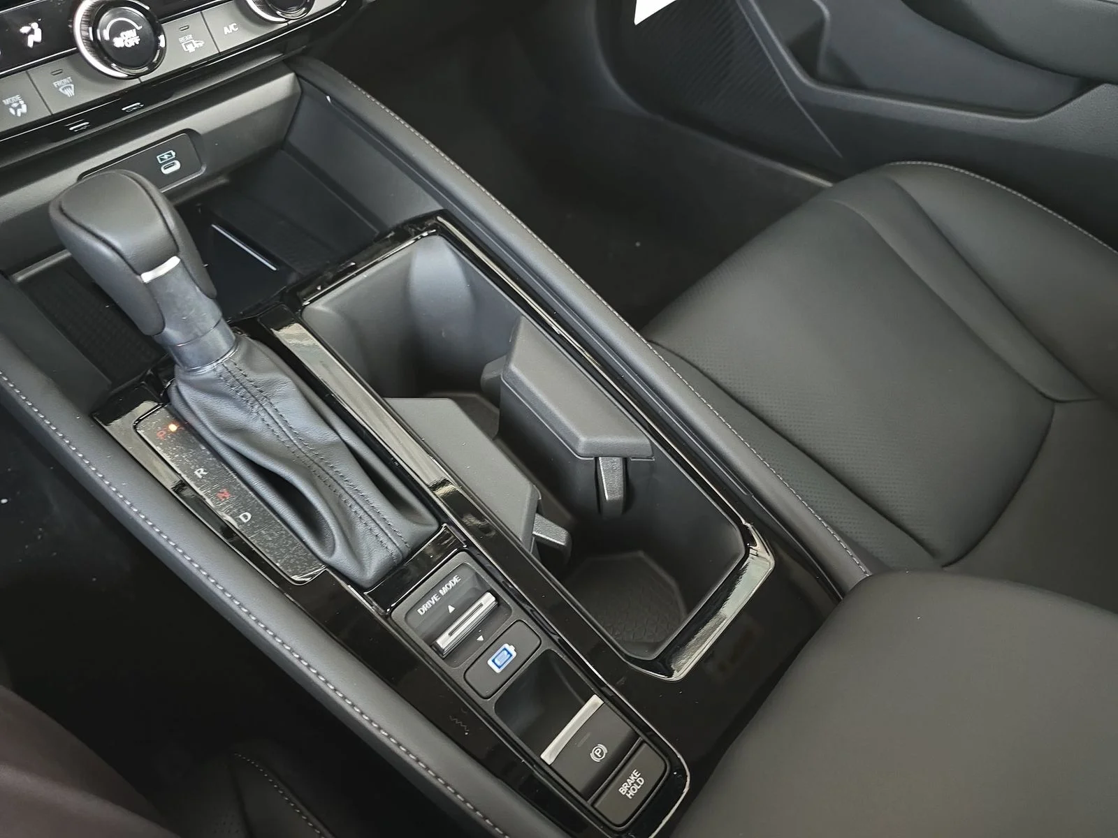 New 2026 Platinum White Pearl Honda Touring image 25