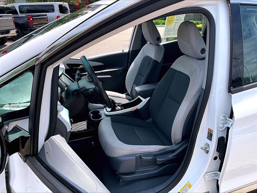 Used 2017 White Chevrolet LT image 10