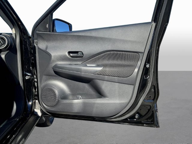 Used 2025 Black Nissan S image 27