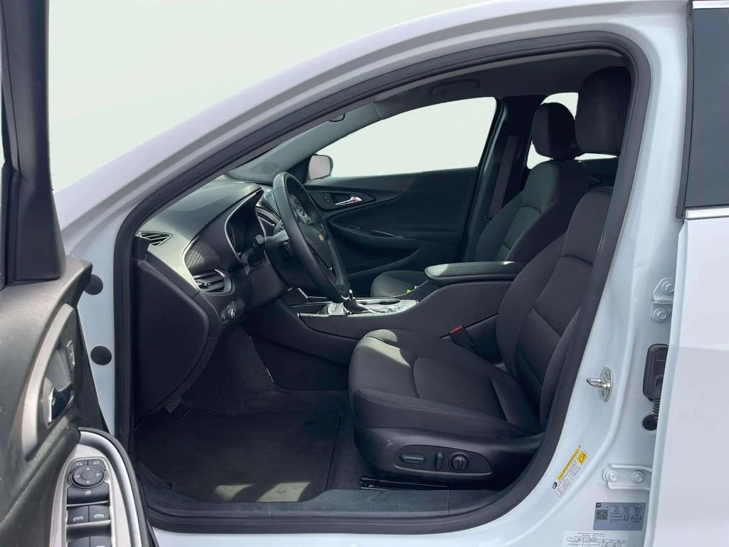 Used 2024 Summit White Chevrolet LT image 22