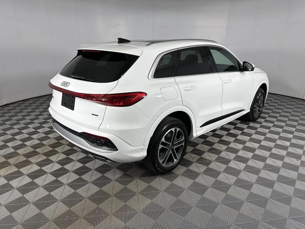 New 2025 White Audi 2.0T Premium image 8