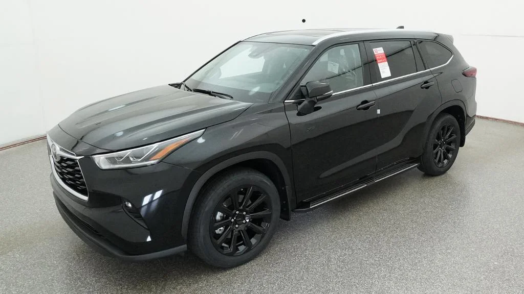 Midnight Black Metallic 2026 Toyota Highlander SUV / Crossover All-Wheel Drive