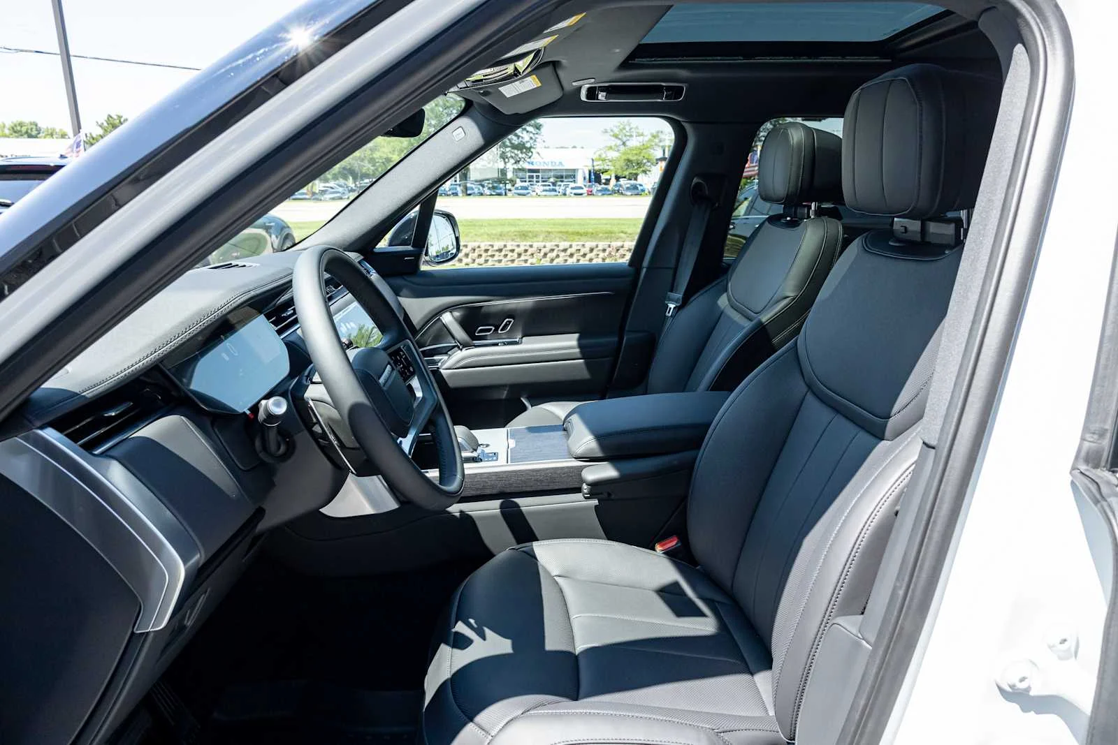 New 2026 Fuji White Land Rover SE image 23