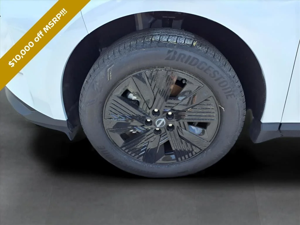 New 2025 Everest White TriCoat Nissan SV image 4