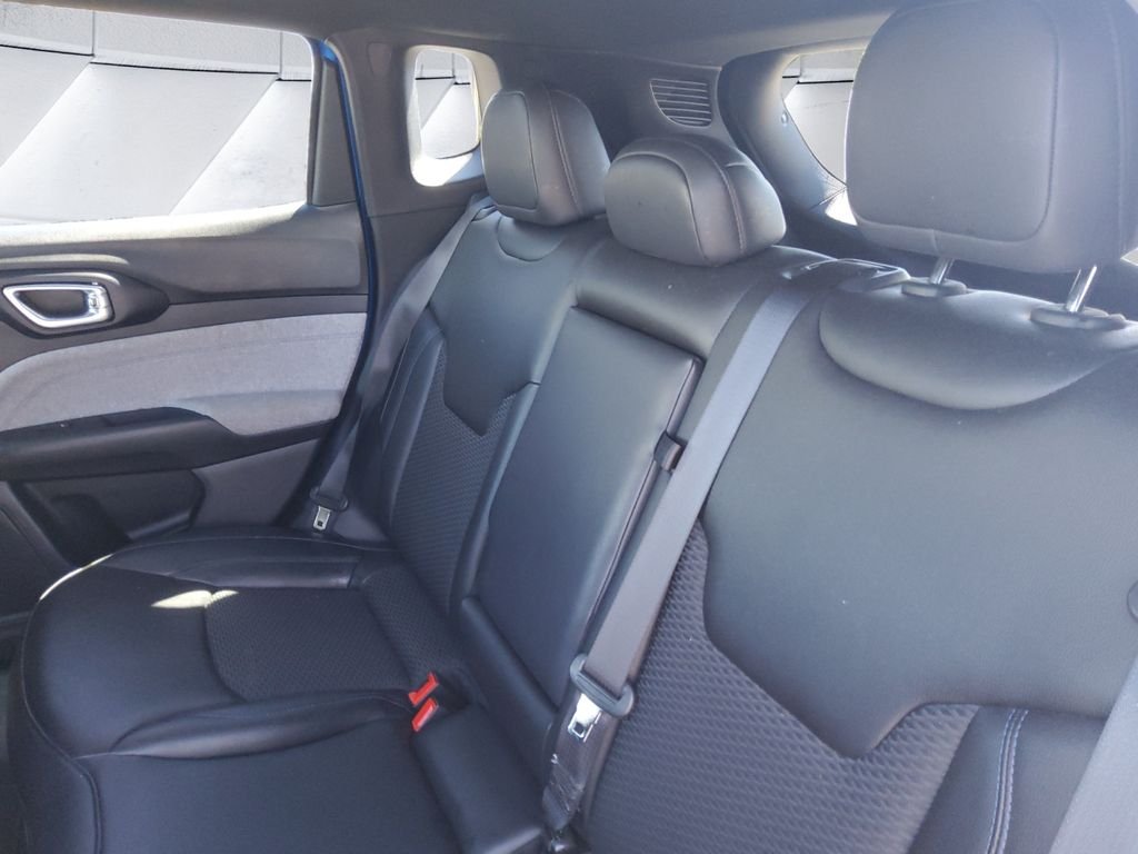 Used 2024 Blue Jeep Latitude image 18