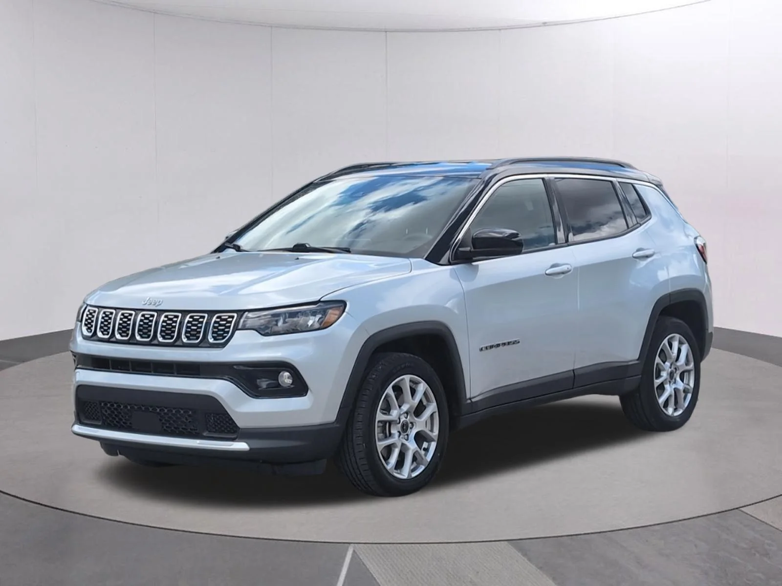 Used 2025 Silver Zynith Metallic Clearcoat Jeep Limited image 1