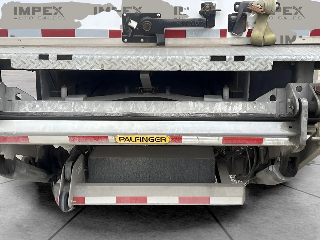 Used 2023 White Isuzu  image 47