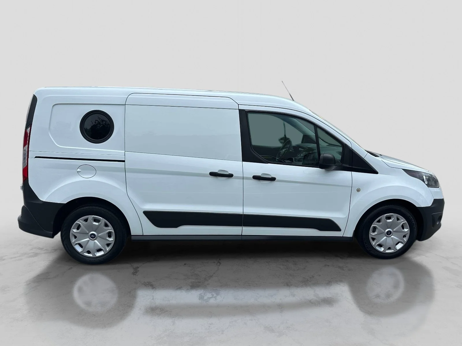 Used 2016 White Ford XL image 2