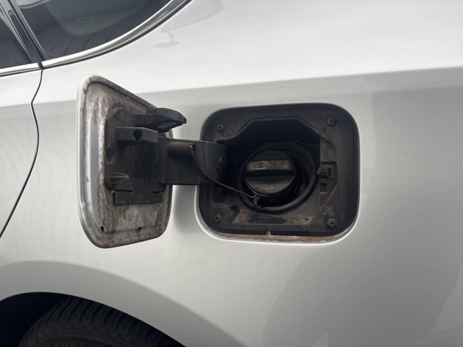 Used 2014  TOYOTA  image 32