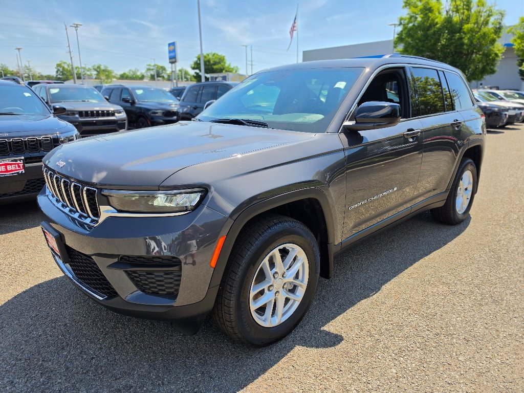 New 2026 Baltic Gray Metallic Clear-Coat Exterior Paint Jeep Laredo X image 1