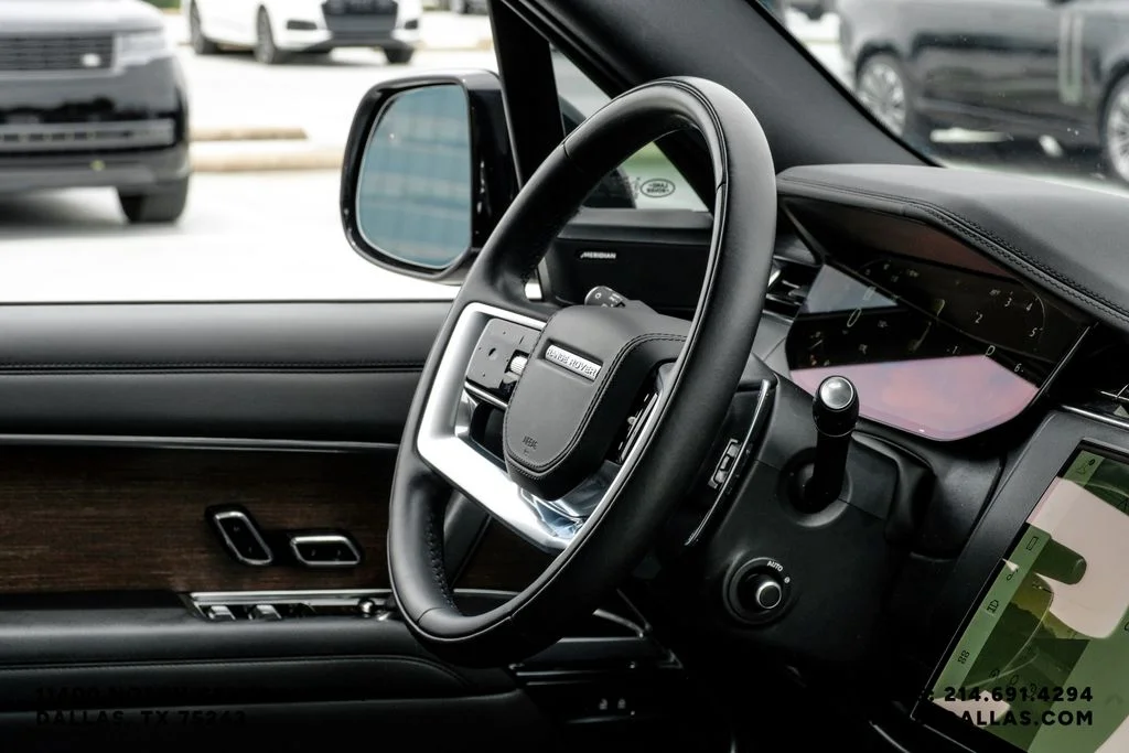 Used 2023 Grey Land Rover SE image 14