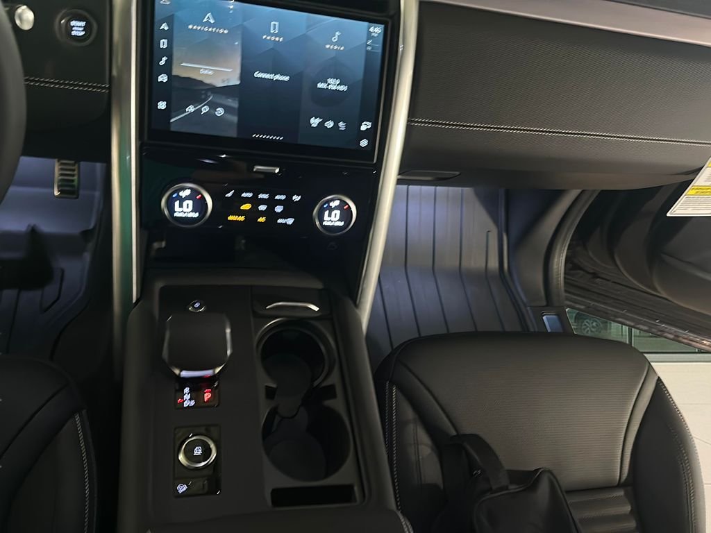 Used 2025 Santorini Black Metallic Land Rover Dynamic SE image 26