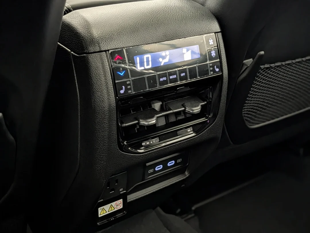 New 2026 White Jeep Limited Reserve - - 4x4 - Nappa Leather Seats - Dual-Pane Sunroof - Navigation & More! image 28