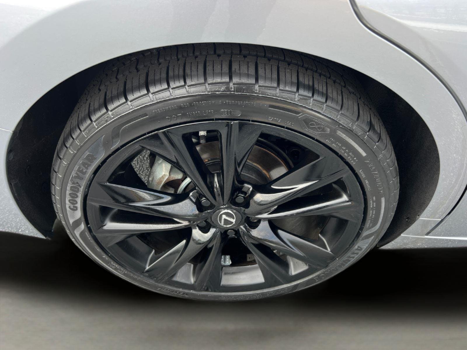 2022 Lexus ES F SPORT - Photo 18