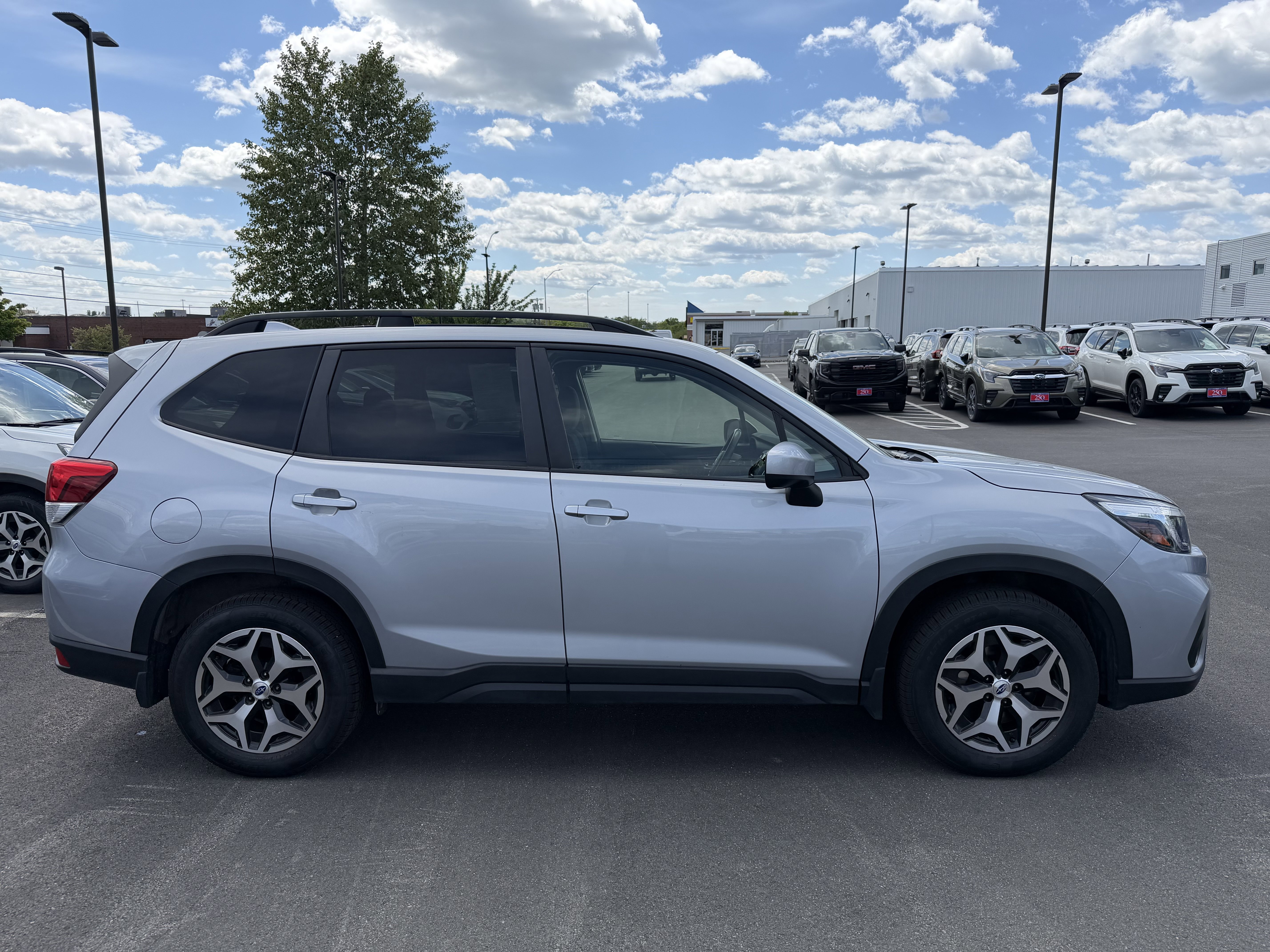 Used 2020 Ice Silver Metallic Subaru Premium image 6