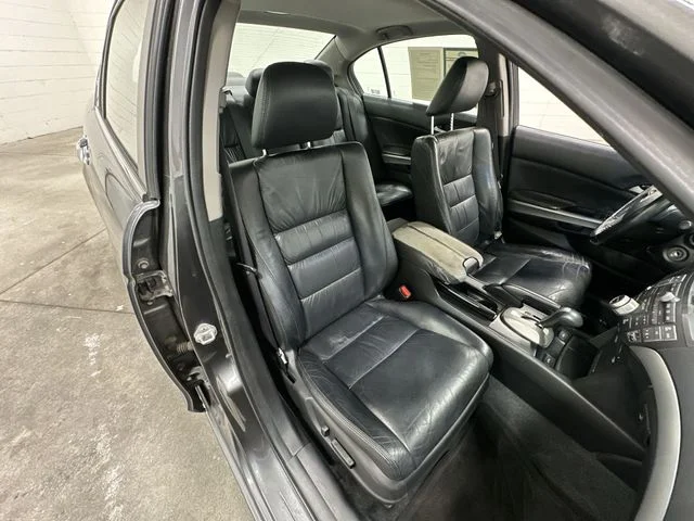 Used 2009 Alabaster Silver Metallic Honda EX-L image 17