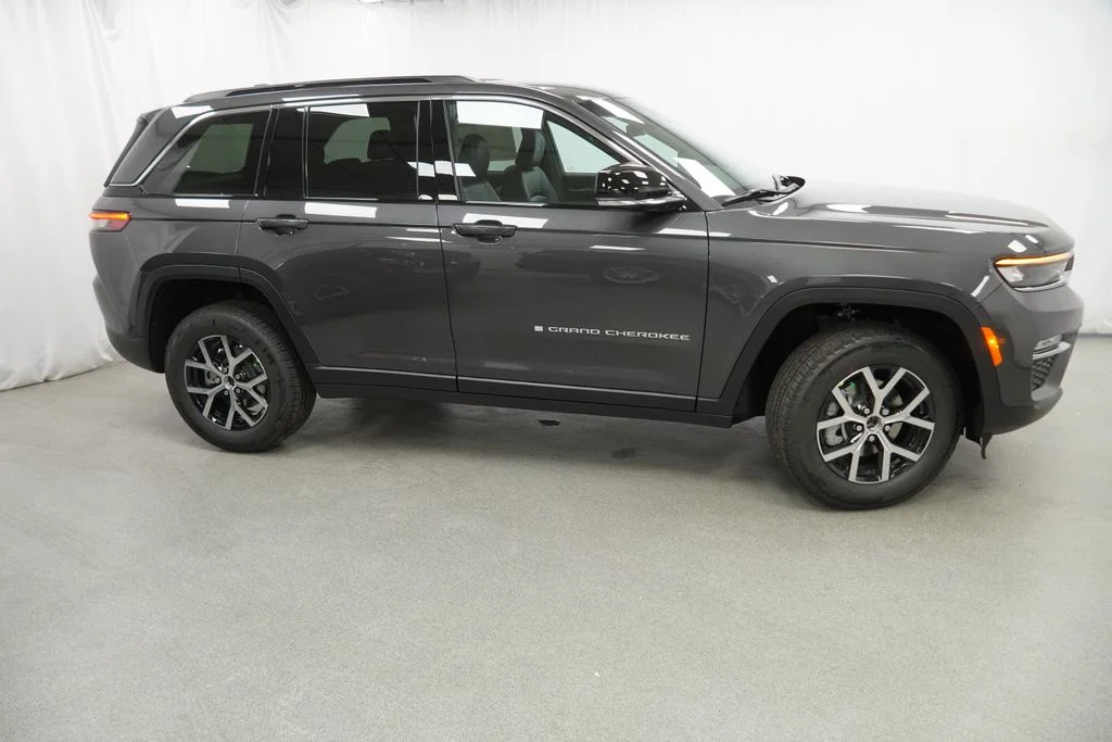 Used 2025 Gray Jeep Limited image 13
