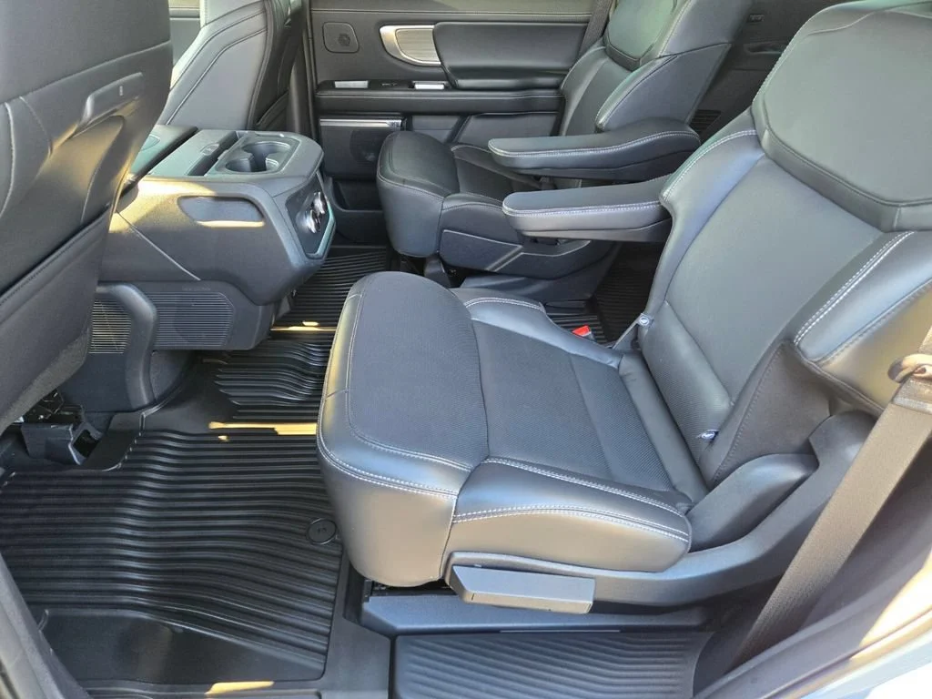 Used 2025 Glacier Gray Meta Ford Platinum image 12