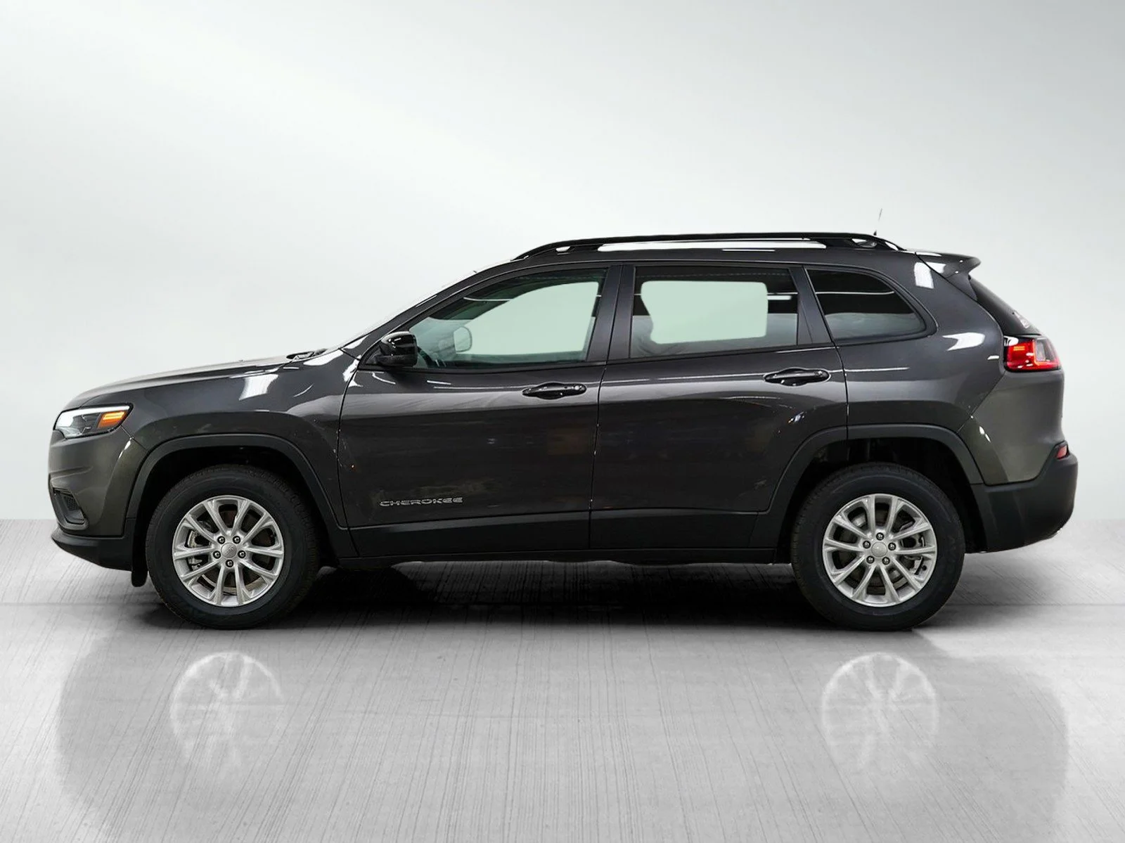 Used 2022 Jeep Cherokee Latitude Lux with VIN 1C4PJMMNXND532736 for sale in Hopkins, Minnesota