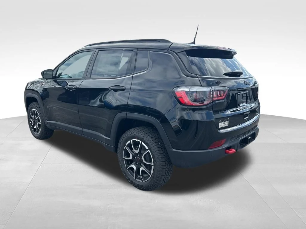 New 2026 Diamond Black Crystal Pearl-Coat Exterior Paint Jeep Trailhawk image 8