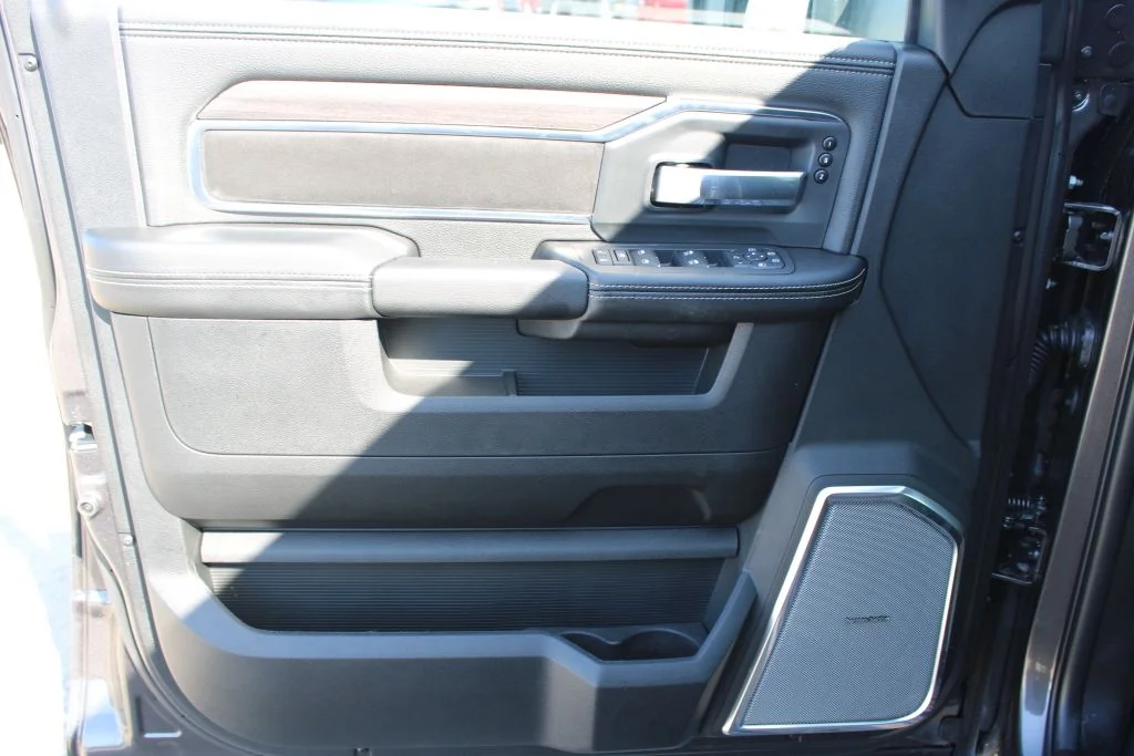 New 2026 Granite Crystal Metallic Clear-Coat Exterior Paint Ram Laramie image 33