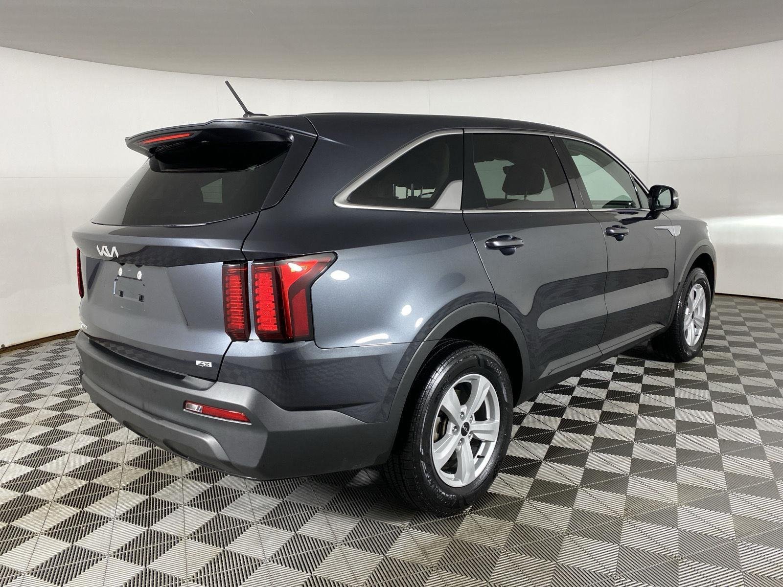 Used 2023 Gravity Gray Kia LX image 12