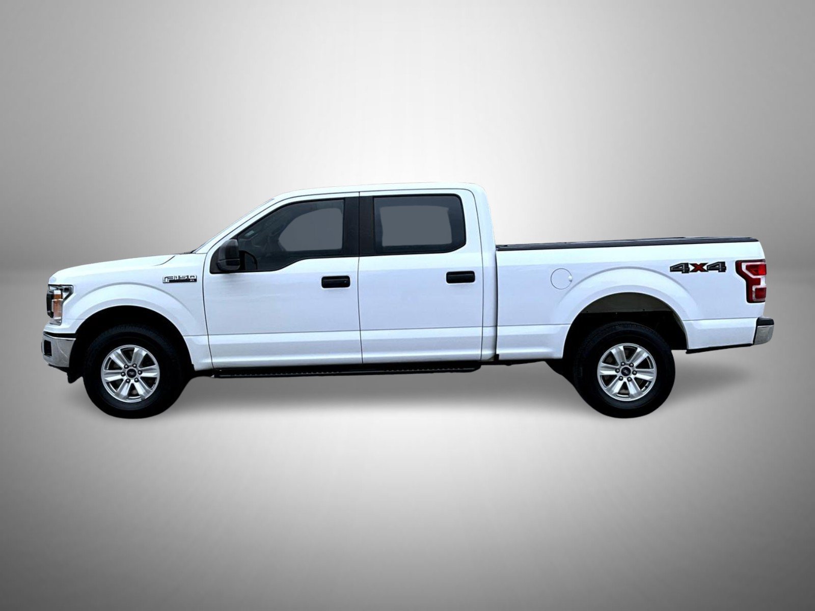 Used 2018 White Ford XL image 8