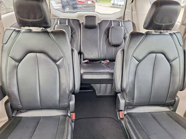 Used 2023 Brilliant Black Crystal Pearlcoat Chrysler Touring L image 31