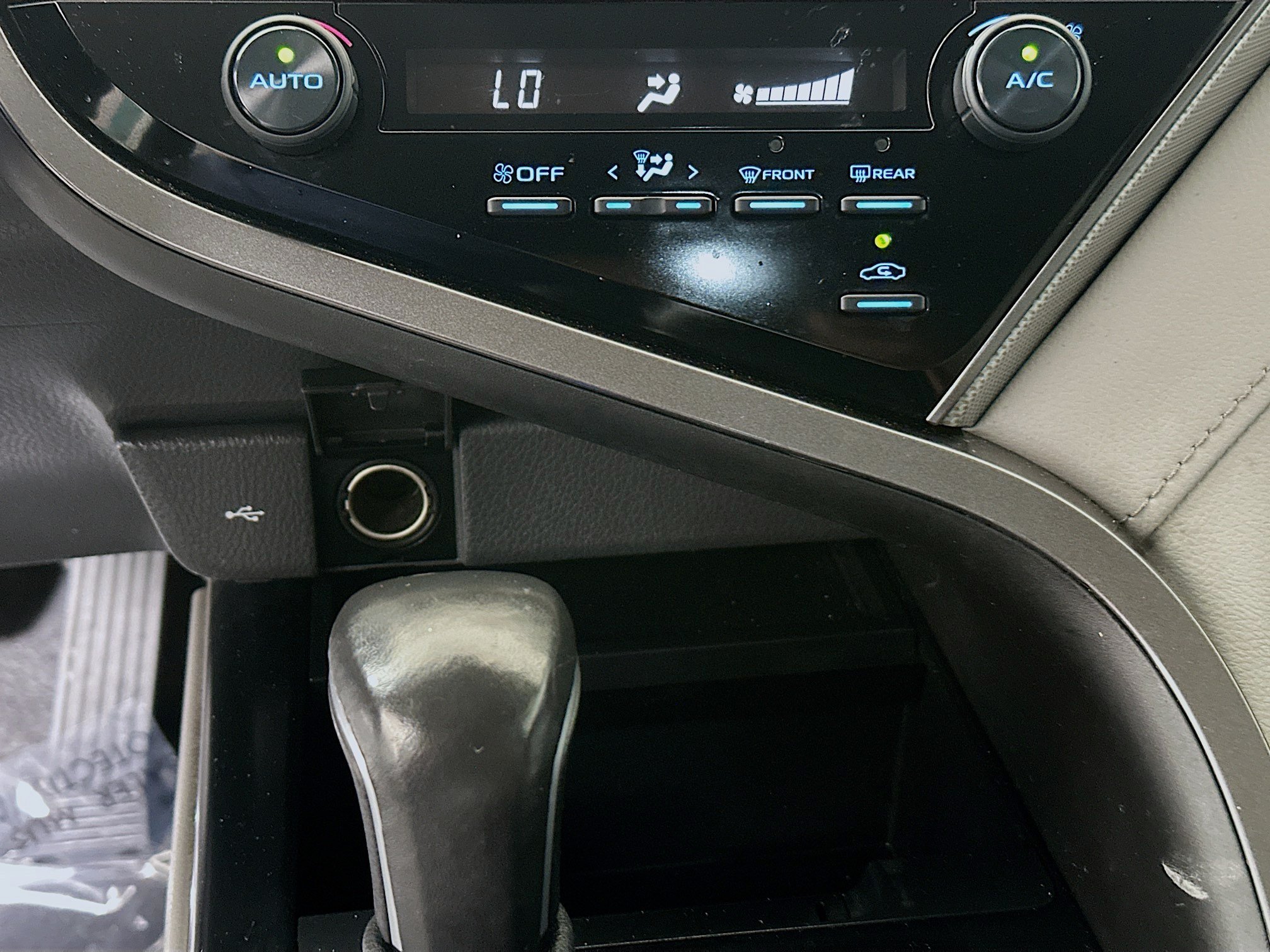 Used 2020 Super White Toyota SE image 22
