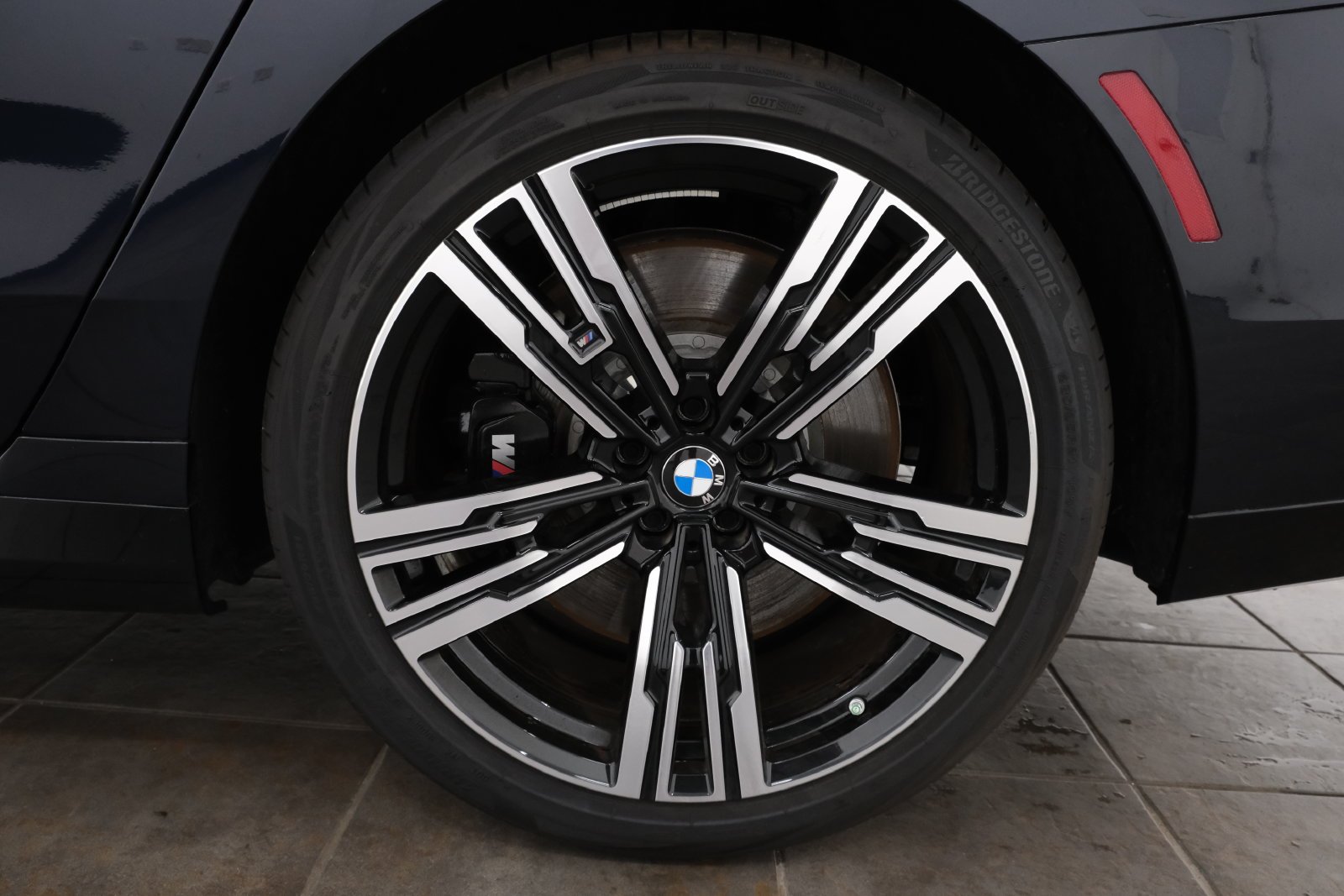 2025 BMW 7 Series 760i - Photo 37