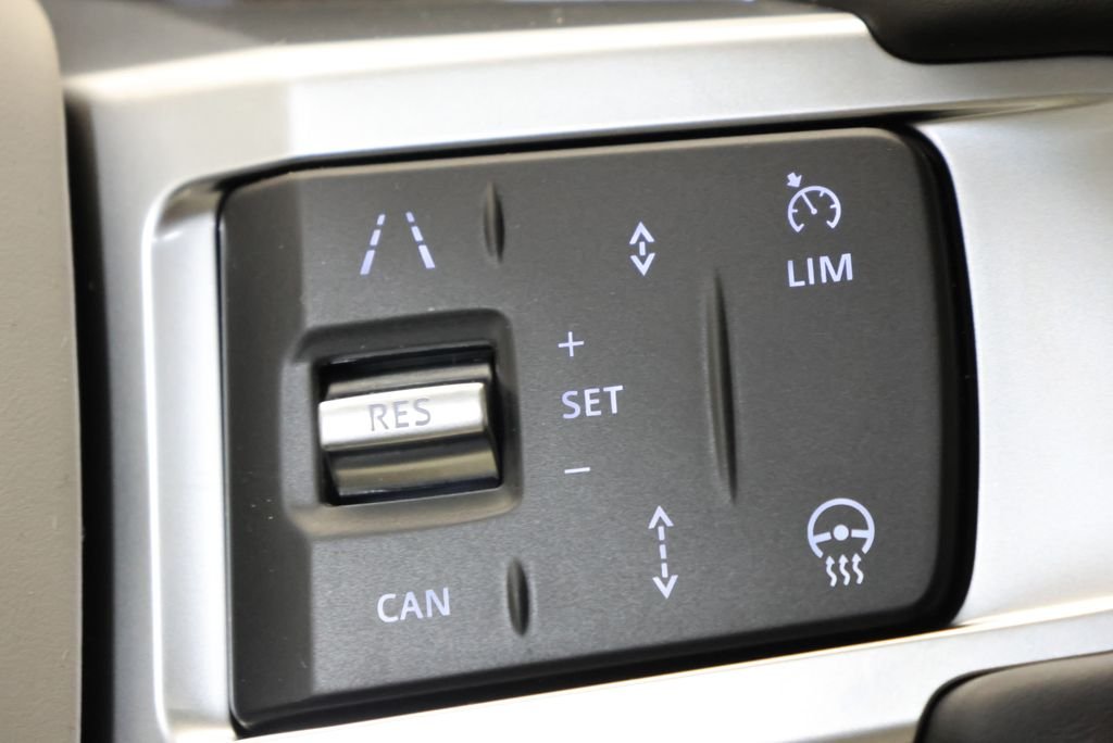 New 2026 Varesine Blue Land Rover Dynamic SE image 19
