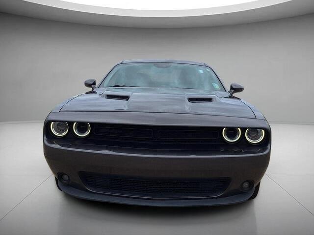 Used 2019 Granite Pearlcoat Dodge SXT image 2