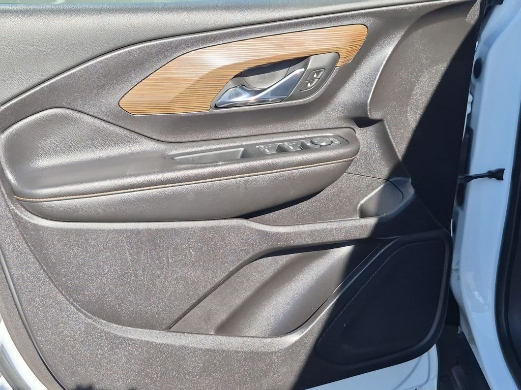 Used 2018 White GMC SLE image 12