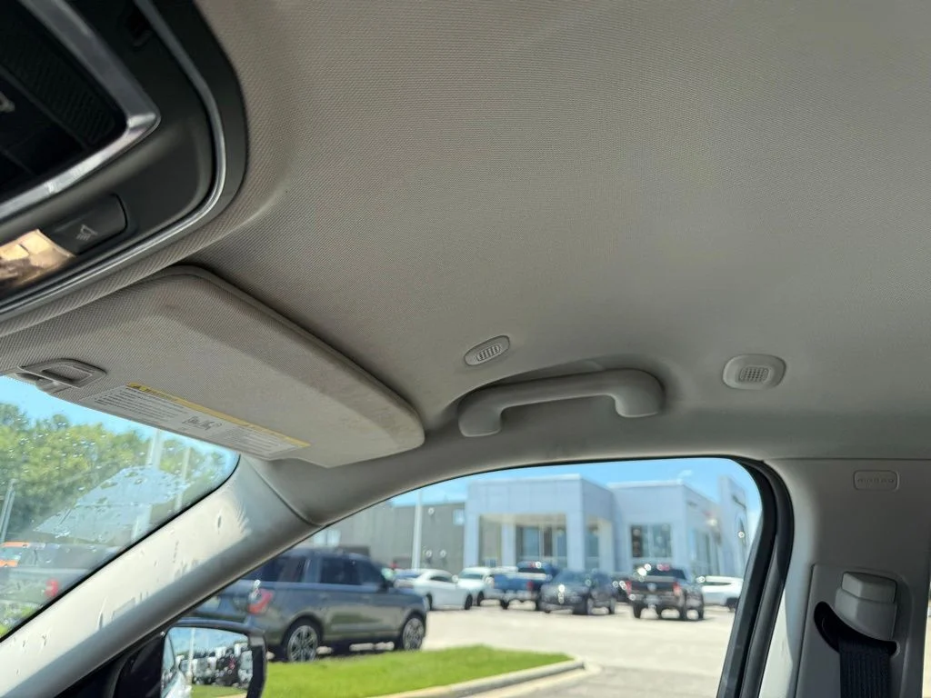 Used 2023 White/off-white Jeep Limited image 16