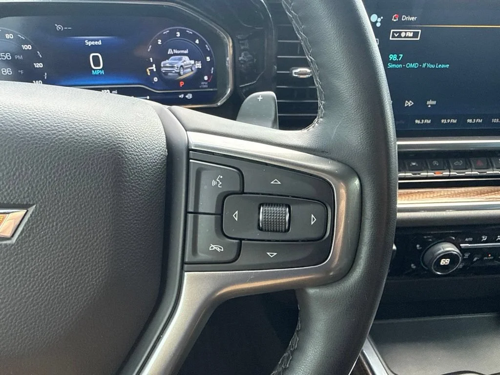 Used 2024 Summit White Chevrolet LT image 17