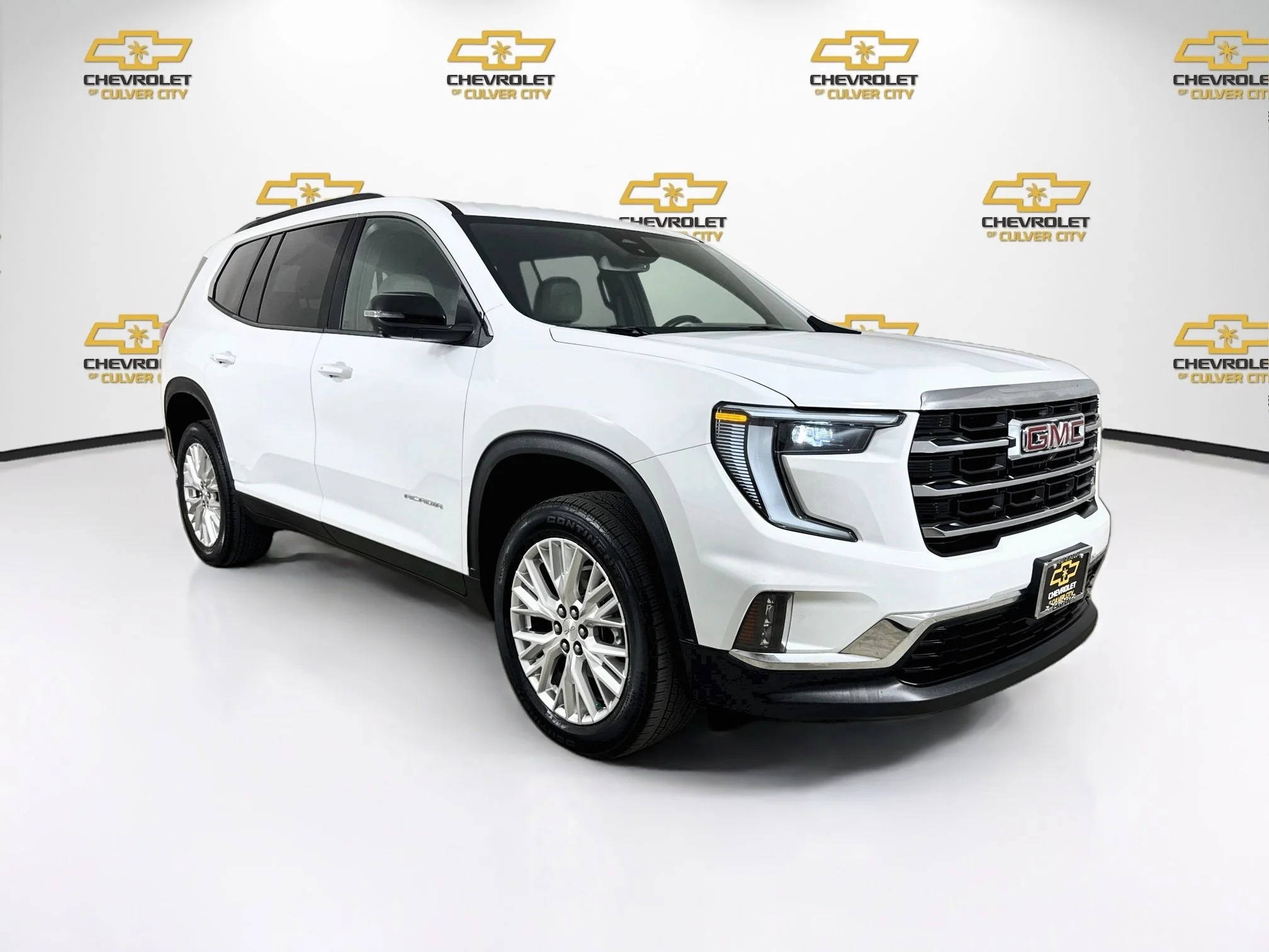 Used 2024 Summit White GMC Elevation image 1