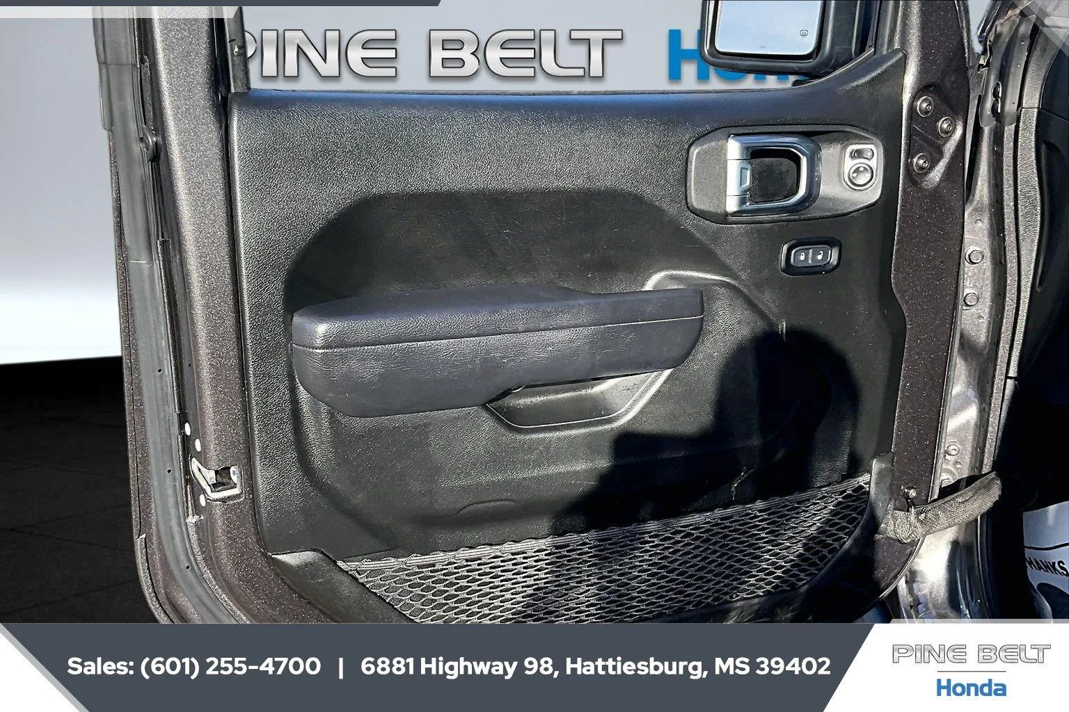 Used 2024 Granite Crystal Metallic Clearcoat Jeep Rubicon image 17