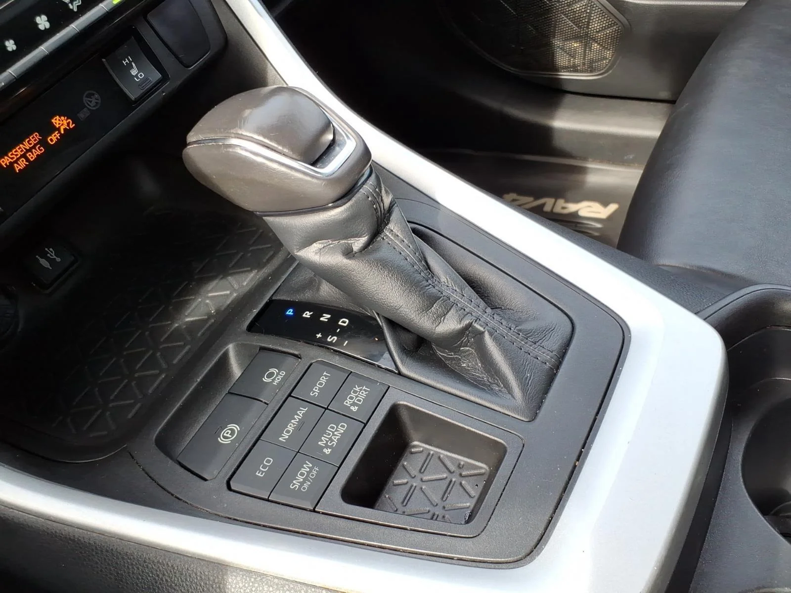Used 2019 Ruby Flare Pearl Toyota XLE Premium image 17