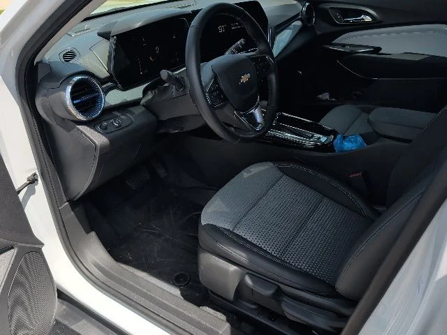 Used 2025 White Chevrolet LT image 15