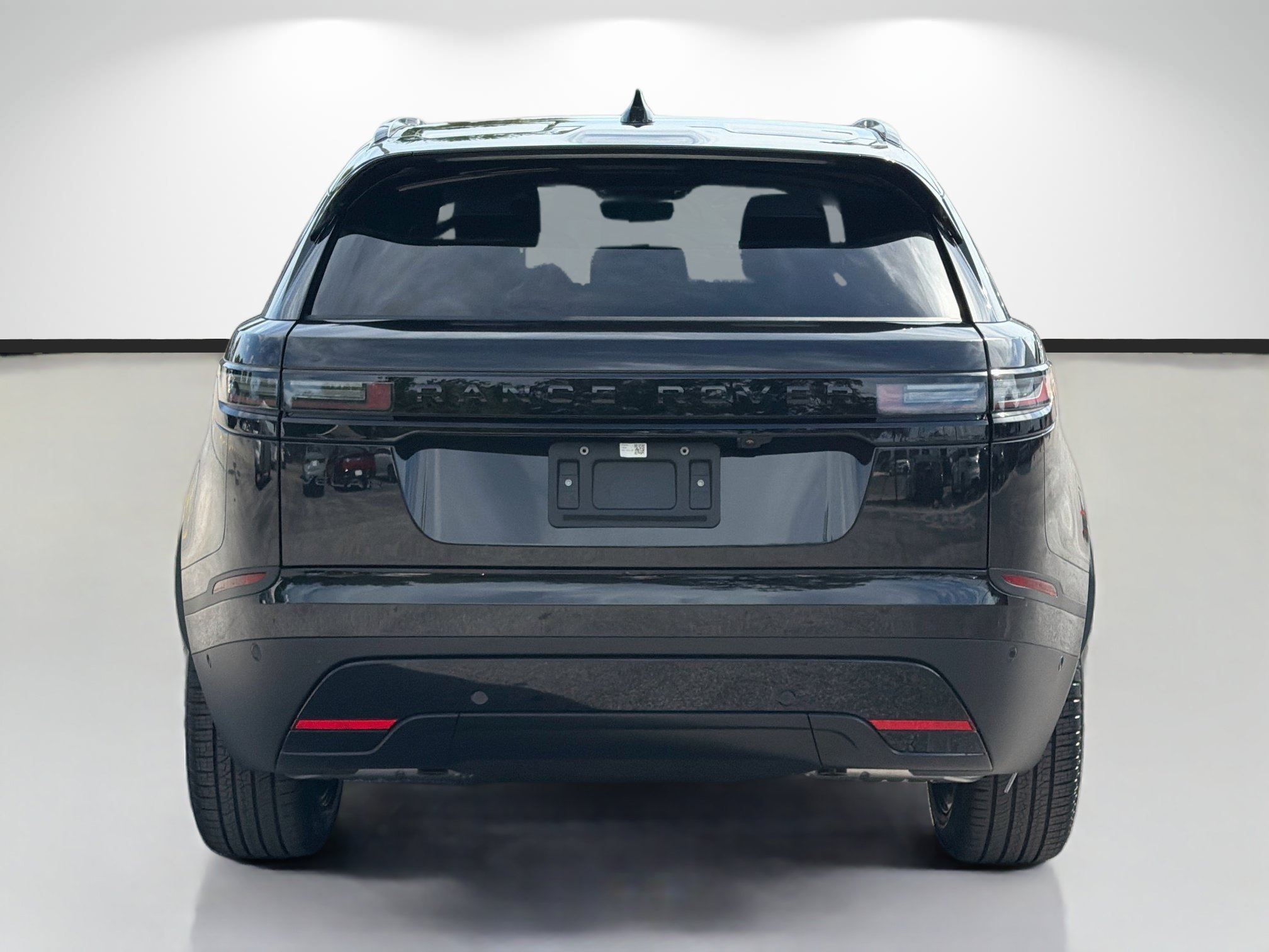 New 2026 Santorini Black Land Rover S image 4