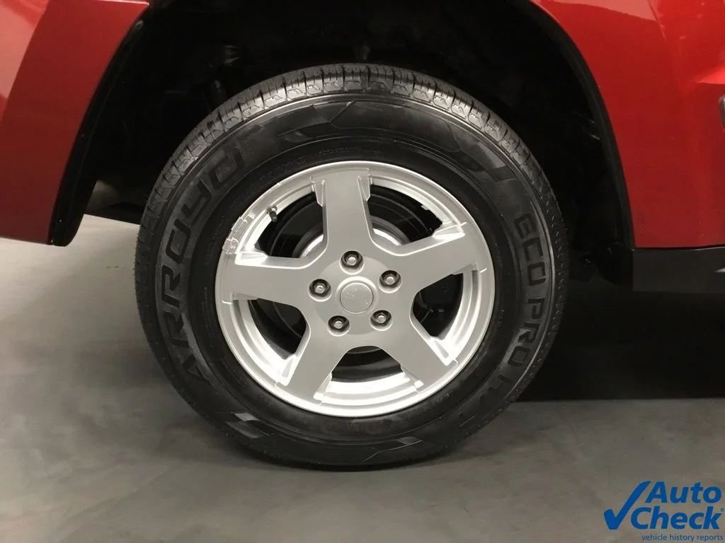 Used 2005 Red Jeep Limited image 18