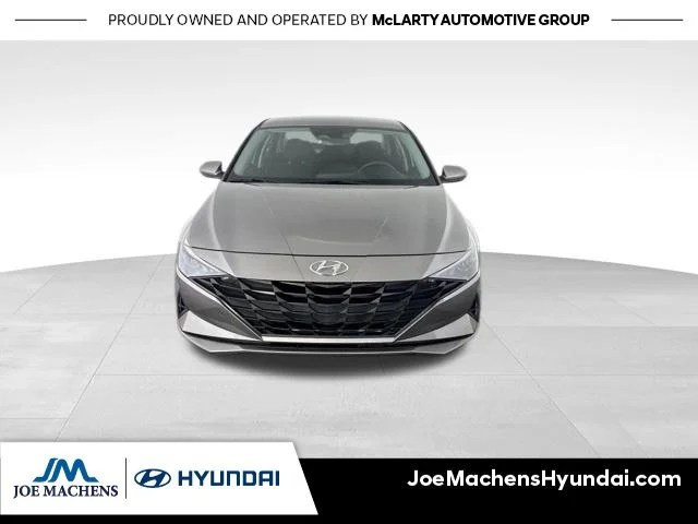 Used 2023 Silver Hyundai SEL image 3