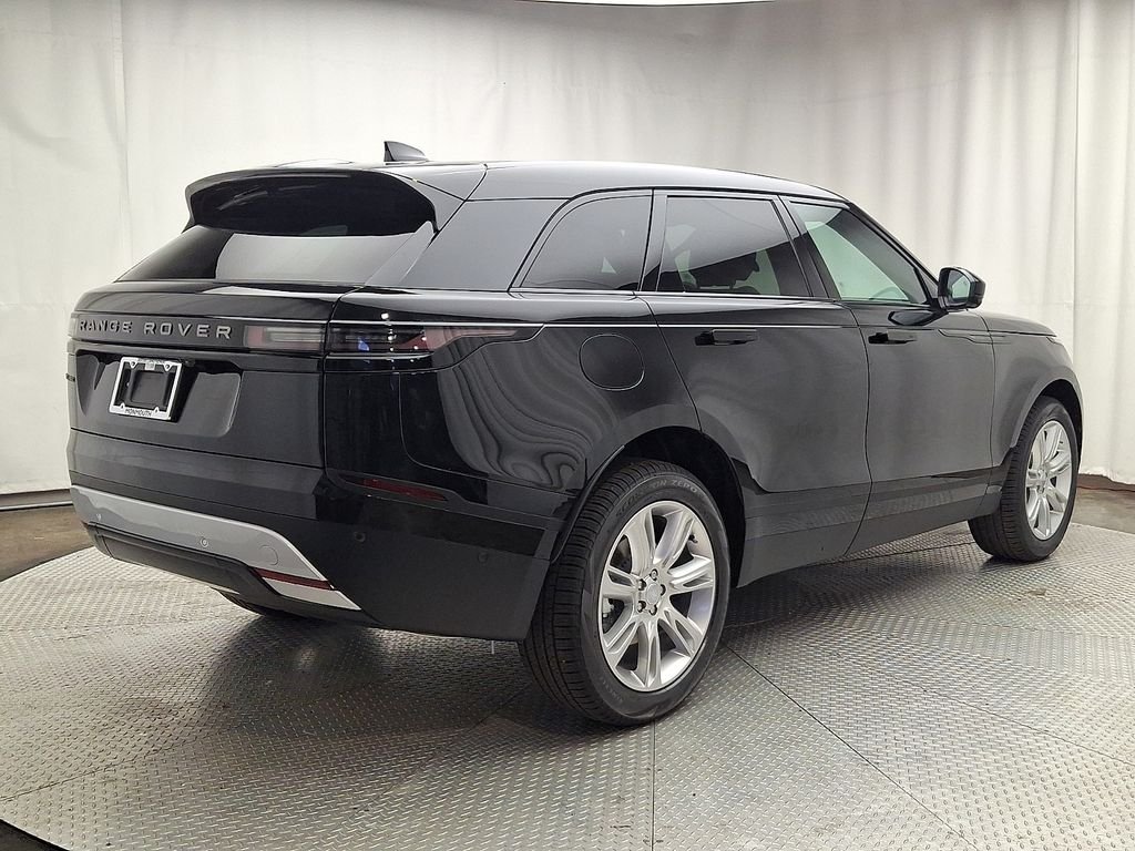 New 2026 Santorini Black Metallic Land Rover S image 3