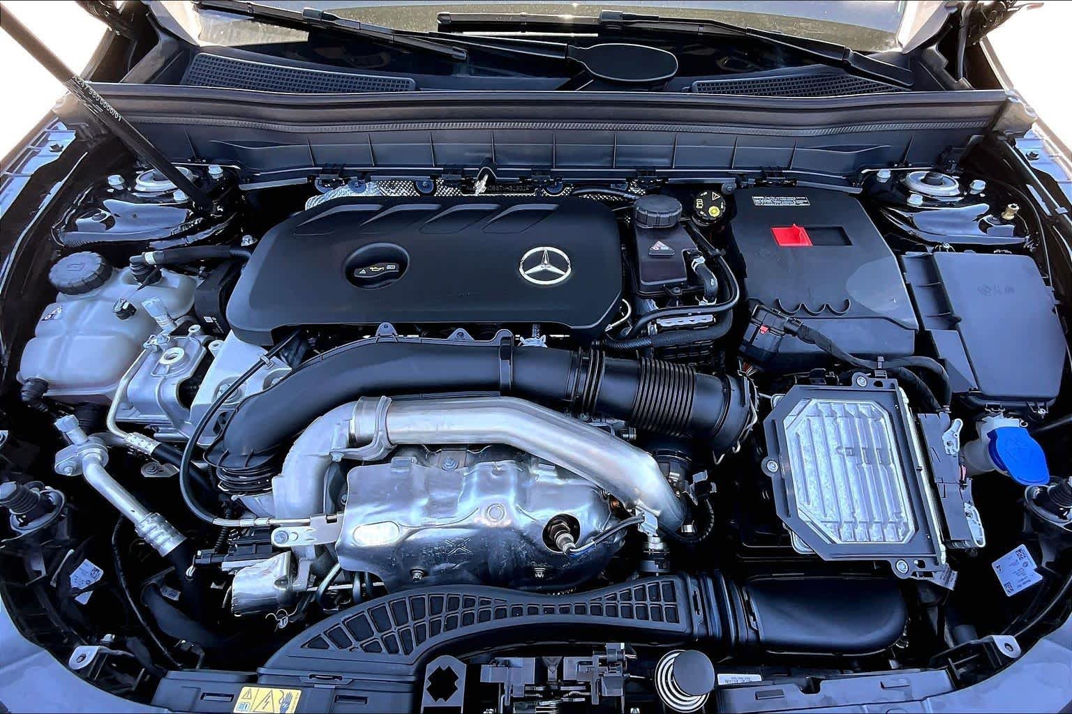 Used 2026 Night Black Mercedes-Benz GLB 250 image 32