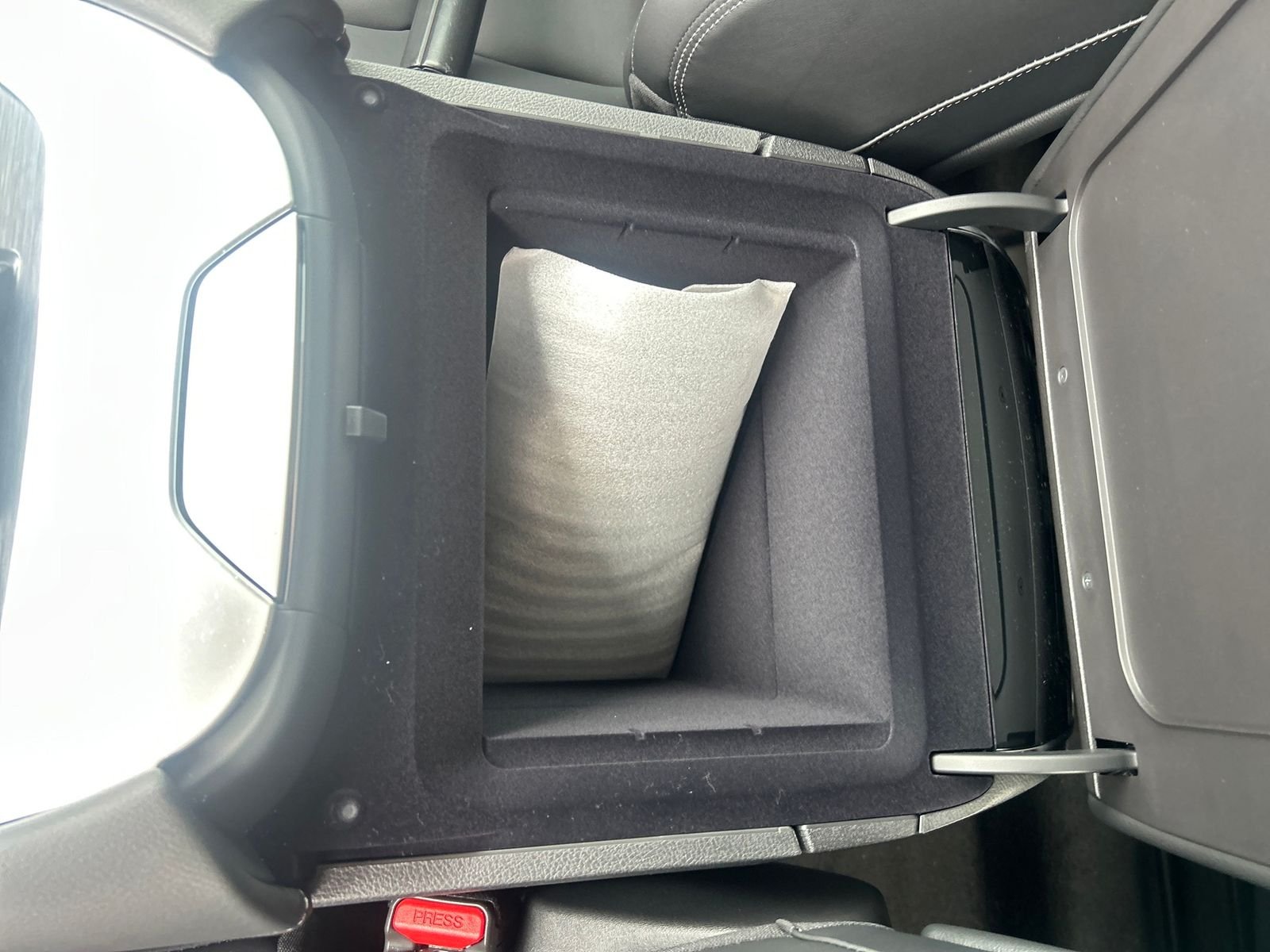 2025 Nissan Armada SV - Photo 37